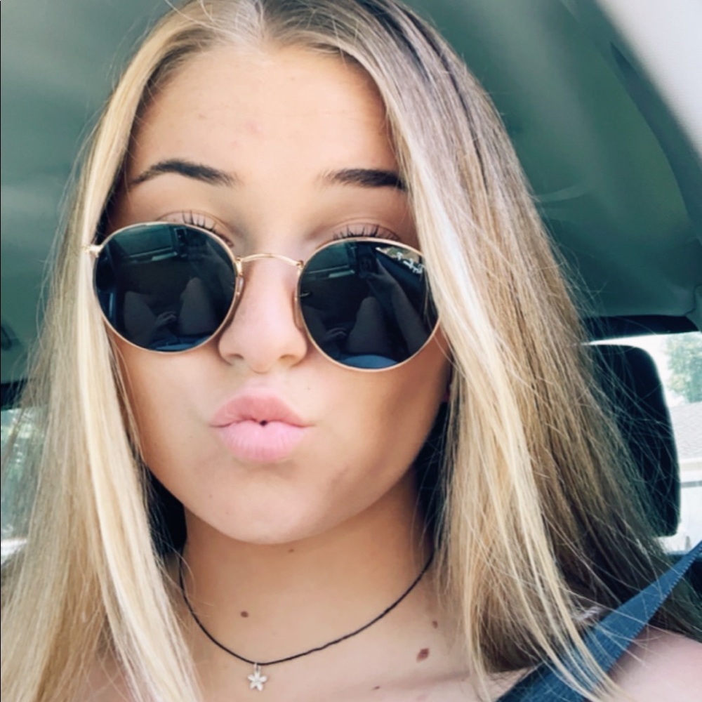 Meet your Posher, Kayla